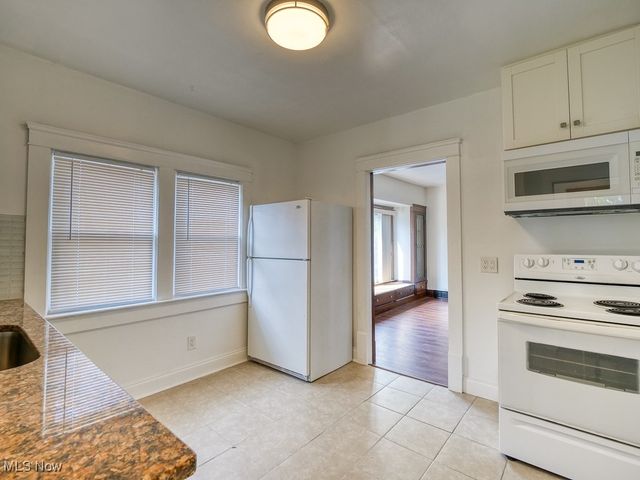 1271 Edwards Avenue, Lakewood, OH 44107