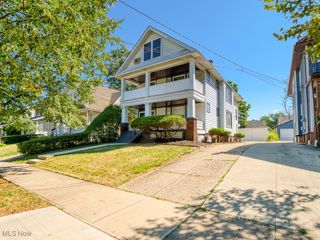 1271 Edwards Avenue, Lakewood, OH 44107