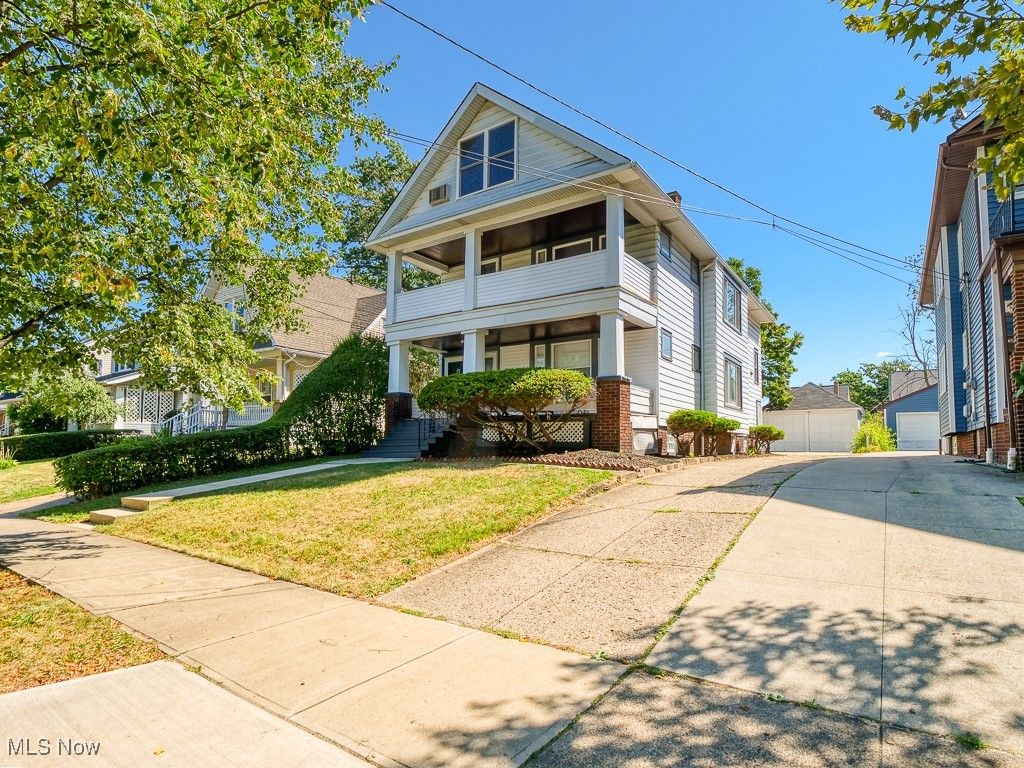 1271 Edwards Avenue, Lakewood, OH 44107