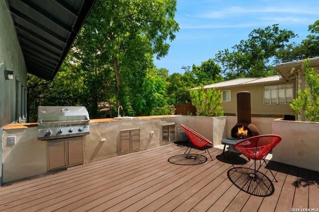 105 Zambrano, Terrell Hills, TX 78209