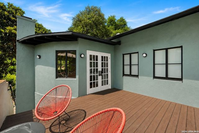 105 Zambrano, Terrell Hills, TX 78209