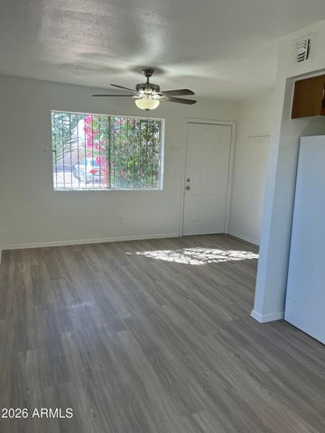 532 S MESA Drive B, Mesa, AZ 85210