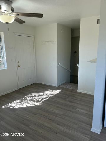 532 S MESA Drive B, Mesa, AZ 85210