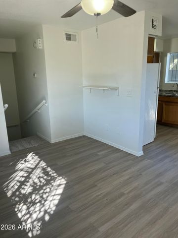 532 S MESA Drive B, Mesa, AZ 85210