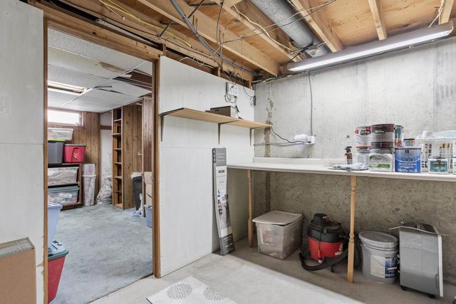 2003 N Lexington Drive, Janesville, WI 53545