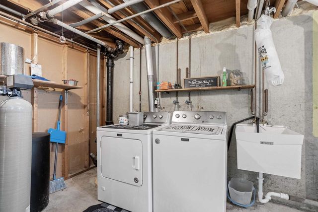 2003 N Lexington Drive, Janesville, WI 53545