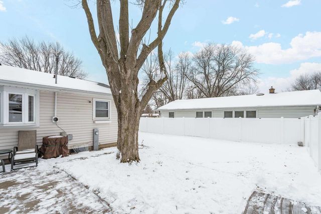 2003 N Lexington Drive, Janesville, WI 53545