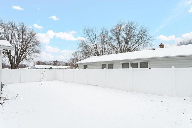 2003 N Lexington Drive, Janesville, WI 53545