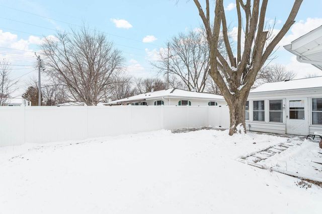2003 N Lexington Drive, Janesville, WI 53545