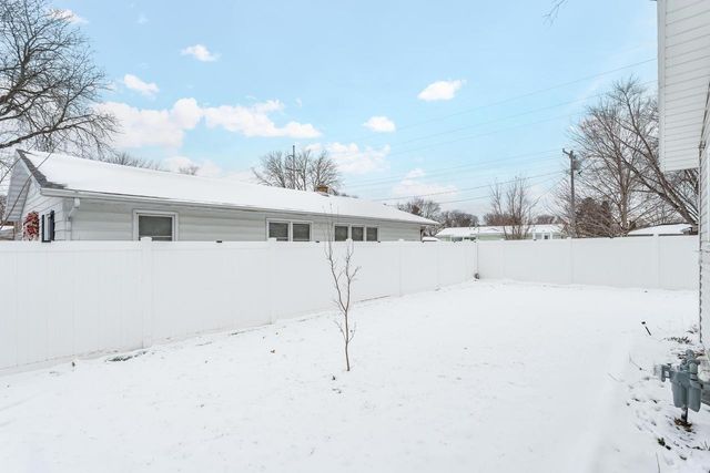 2003 N Lexington Drive, Janesville, WI 53545