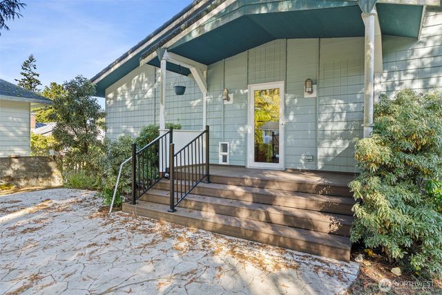 204 Rockwell Avenue, Port Orchard, WA 98366