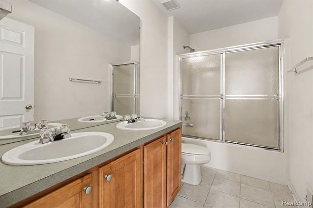 9889 High Meadow Drive, Ypsilanti, MI 48198