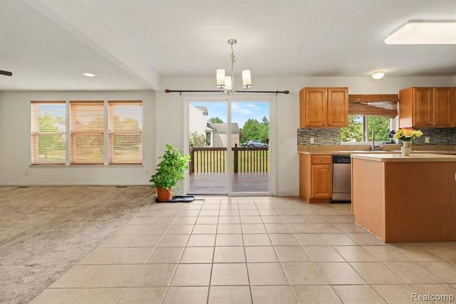 9889 High Meadow Drive, Ypsilanti, MI 48198