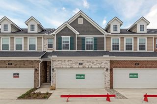 803 Balmoral Ln, Troy, MI 48085