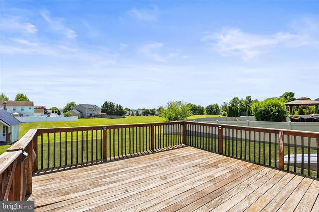 3710 KIMBERLY LN, Dover, PA 17315