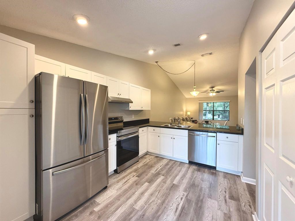 Image 3 of property listing at 12969 Pennypacker Trail 15, Wellington, FL 33414