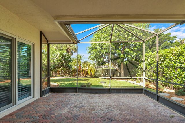 2931 Twin Oaks Way, Wellington, FL 33414