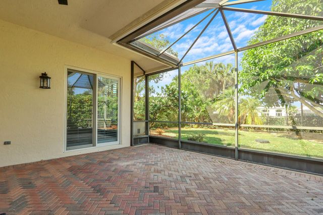 2931 Twin Oaks Way, Wellington, FL 33414
