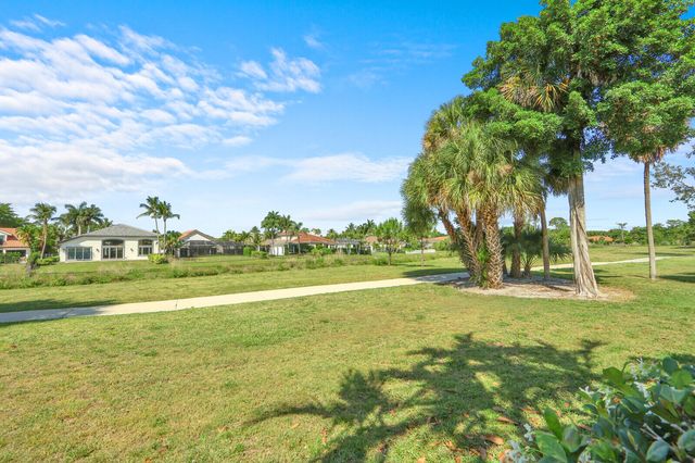 2931 Twin Oaks Way, Wellington, FL 33414
