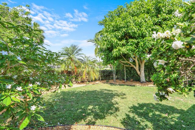 2931 Twin Oaks Way, Wellington, FL 33414