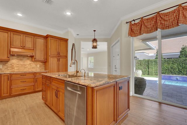 2931 Twin Oaks Way, Wellington, FL 33414