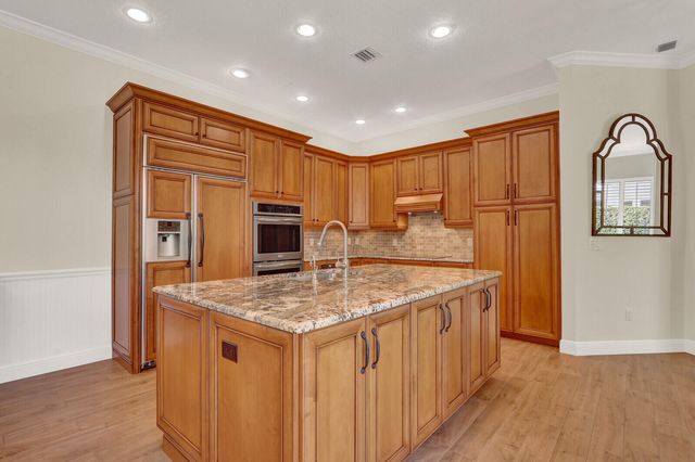 2931 Twin Oaks Way, Wellington, FL 33414