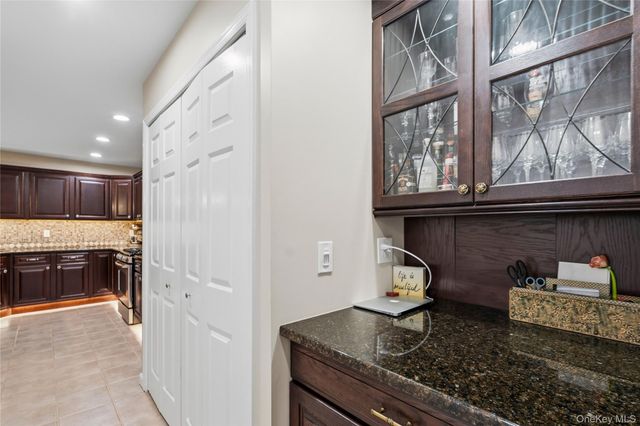1 Gerriet Court, Northport, NY 11768