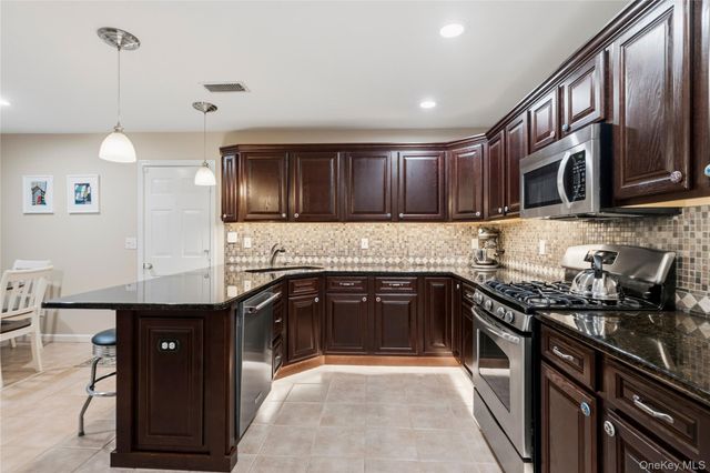 1 Gerriet Court, Northport, NY 11768
