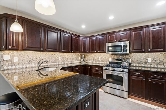1 Gerriet Court, Northport, NY 11768