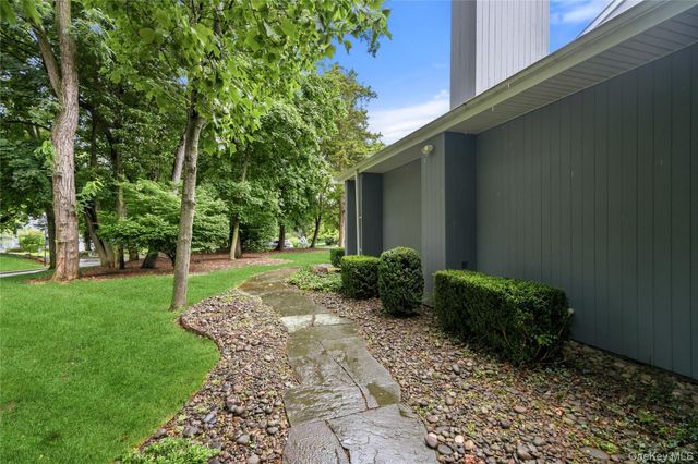 1 Gerriet Court, Northport, NY 11768