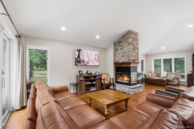 1 Gerriet Court, Northport, NY 11768