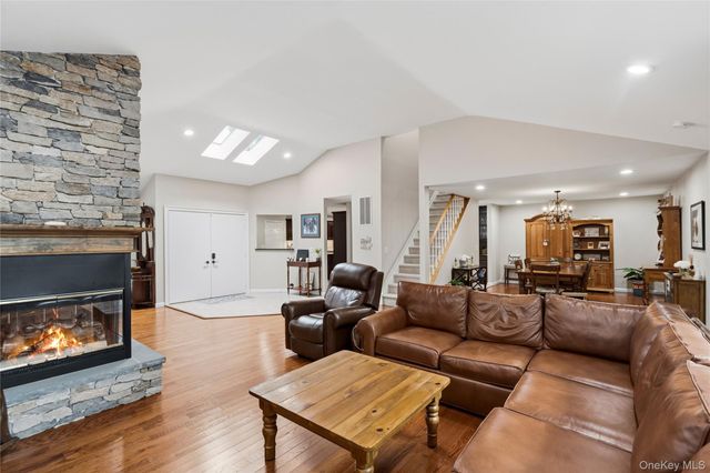 1 Gerriet Court, Northport, NY 11768