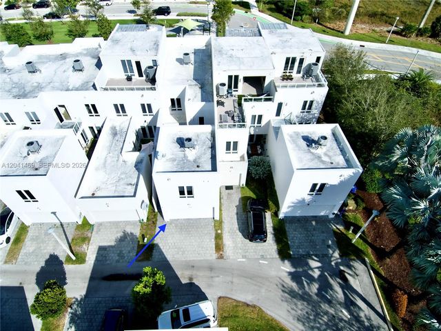6306 NW 104th Path, Doral, FL 33178
