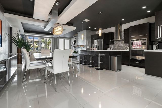 6306 NW 104th Path, Doral, FL 33178
