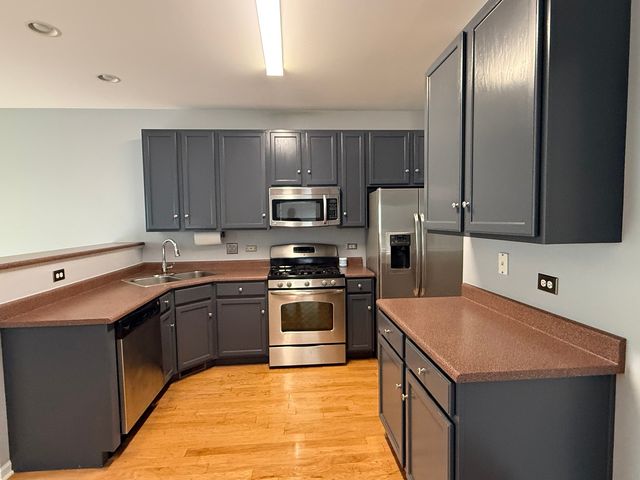2250 STOUGHTON Drive 2250, Aurora, IL 60502