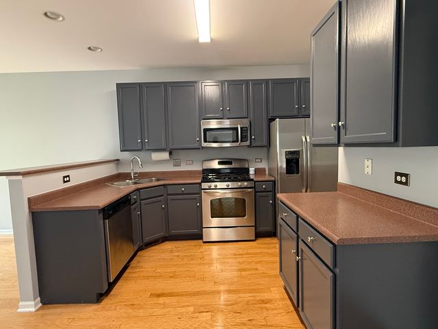 2250 STOUGHTON Drive 2250, Aurora, IL 60502