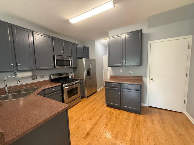 2250 STOUGHTON Drive 2250, Aurora, IL 60502
