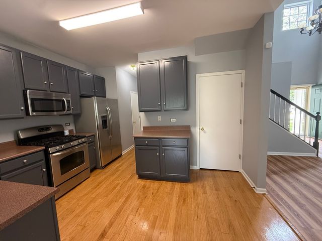 2250 STOUGHTON Drive 2250, Aurora, IL 60502