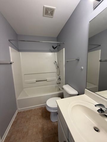 2250 STOUGHTON Drive 2250, Aurora, IL 60502