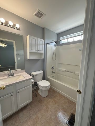 2250 STOUGHTON Drive 2250, Aurora, IL 60502