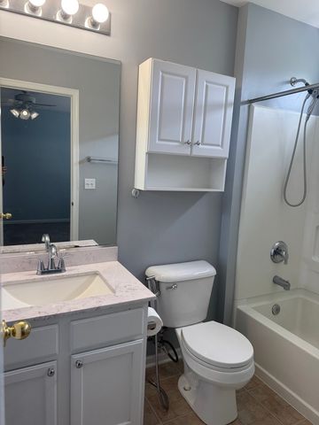 2250 STOUGHTON Drive 2250, Aurora, IL 60502