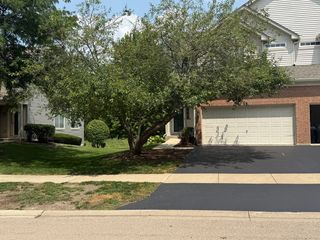 2250 STOUGHTON Drive 2250, Aurora, IL 60502