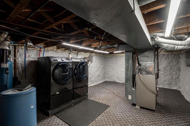 604 W Zedler LANE, Mequon, WI 53092