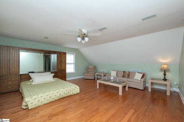 208 Glen Meadows Drive, Simpsonville, SC 29680