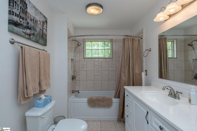208 Glen Meadows Drive, Simpsonville, SC 29680