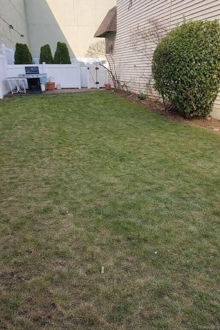 88 E Valley Stream Boulevard 9, Valley Stream, NY 11580