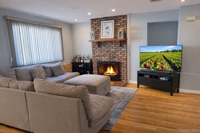 88 E Valley Stream Boulevard 9, Valley Stream, NY 11580