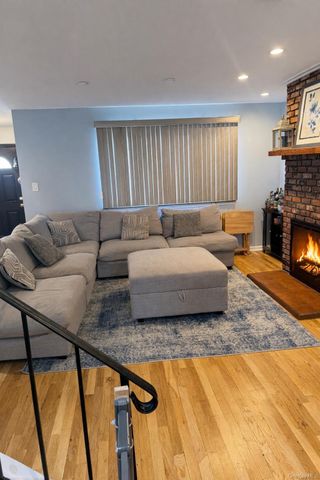 88 E Valley Stream Boulevard 9, Valley Stream, NY 11580