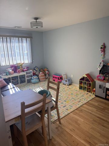 88 E Valley Stream Boulevard 9, Valley Stream, NY 11580