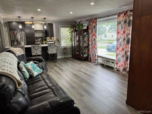 1824 S 9th Avenue, Escanaba, MI 49829